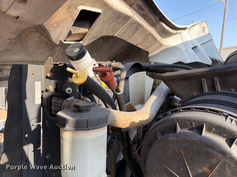 image for item EW8627 2013 International 7400 oil distributor truck