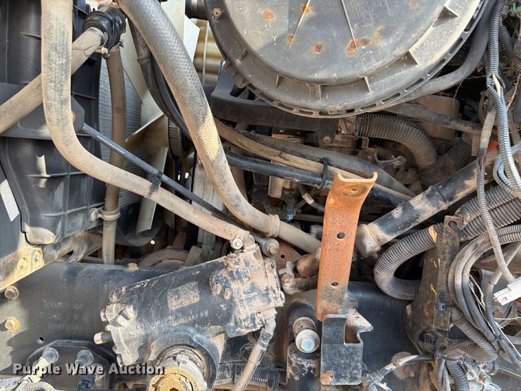 image for item EW8627 2013 International 7400 oil distributor truck