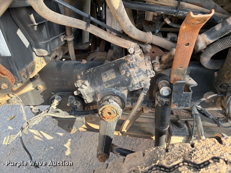 image for item EW8627 2013 International 7400 oil distributor truck