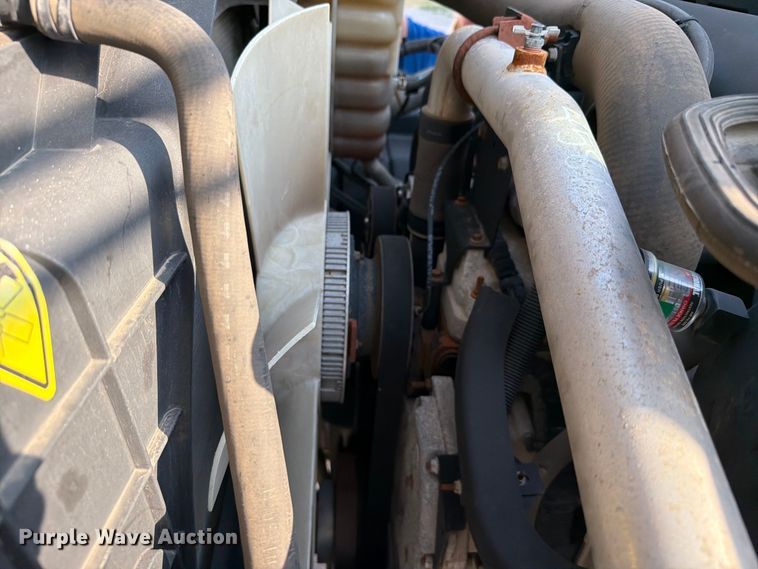 image for item EW8627 2013 International 7400 oil distributor truck