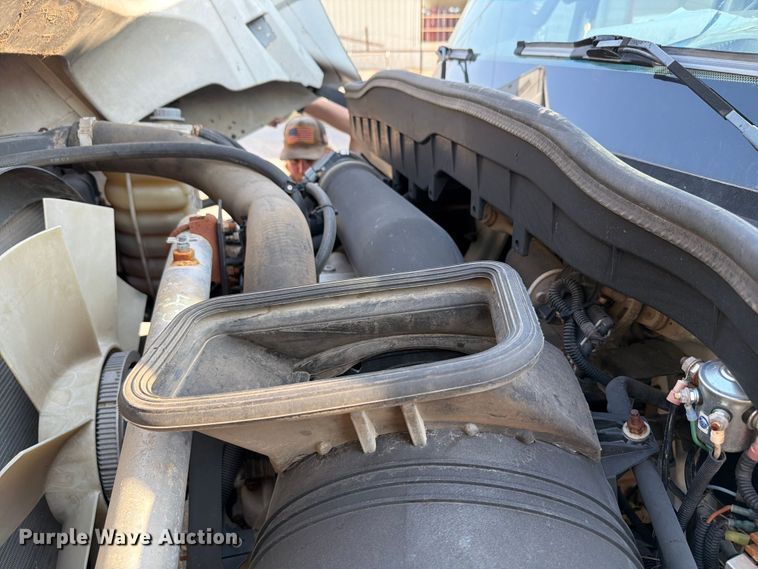 image for item EW8627 2013 International 7400 oil distributor truck