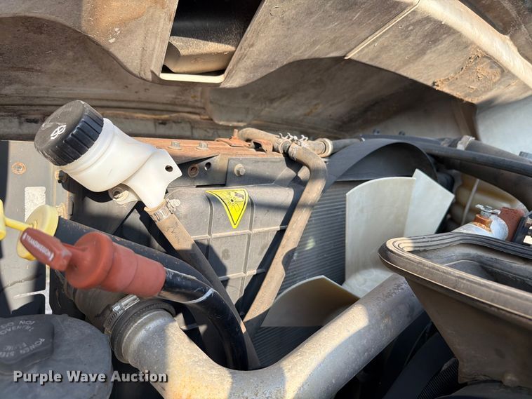 image for item EW8627 2013 International 7400 oil distributor truck
