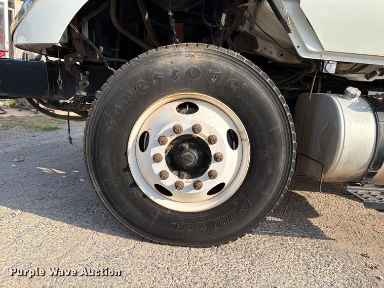 image for item EW8627 2013 International 7400 oil distributor truck