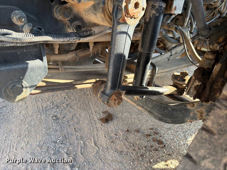 image for item EW8627 2013 International 7400 oil distributor truck