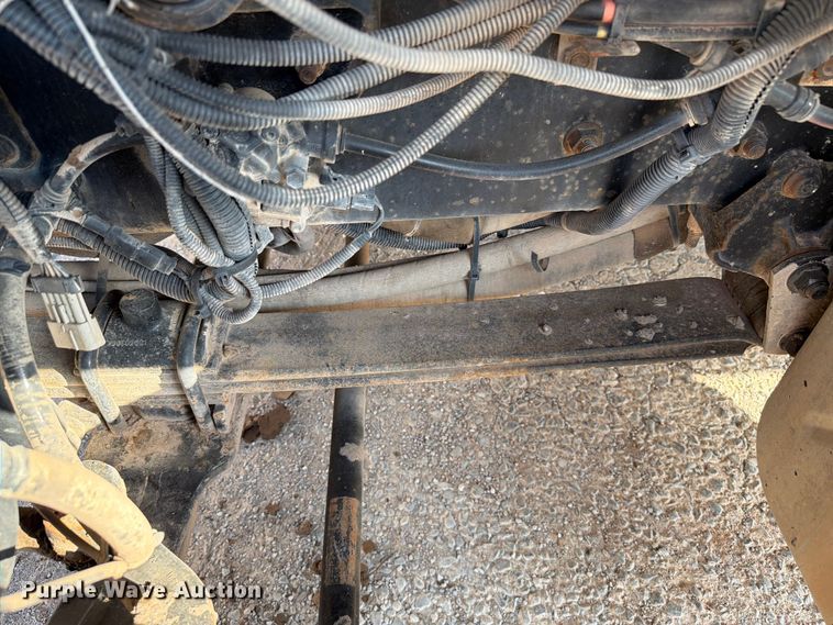 image for item EW8627 2013 International 7400 oil distributor truck