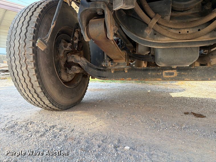 image for item EW8627 2013 International 7400 oil distributor truck