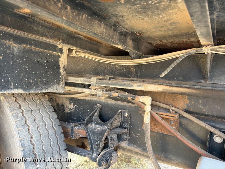 image for item EW8627 2013 International 7400 oil distributor truck