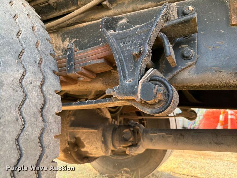 image for item EW8627 2013 International 7400 oil distributor truck
