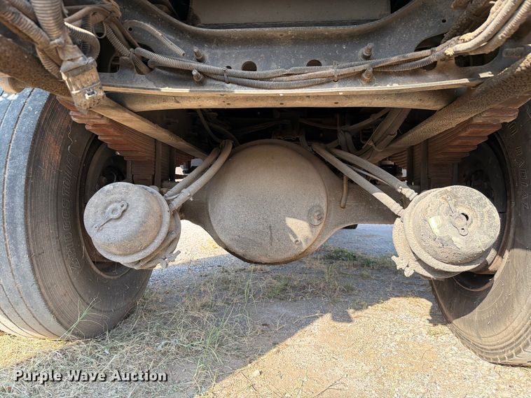 image for item EW8627 2013 International 7400 oil distributor truck