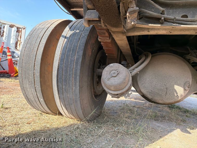 image for item EW8627 2013 International 7400 oil distributor truck