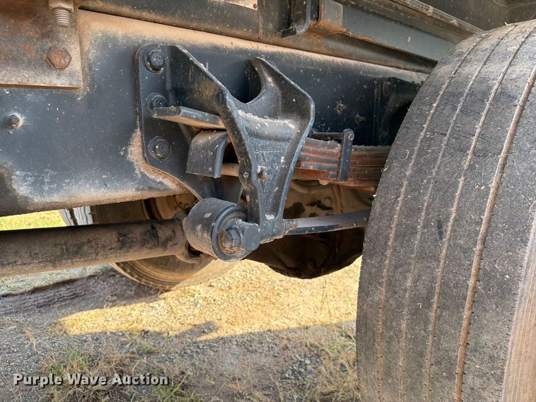 image for item EW8627 2013 International 7400 oil distributor truck