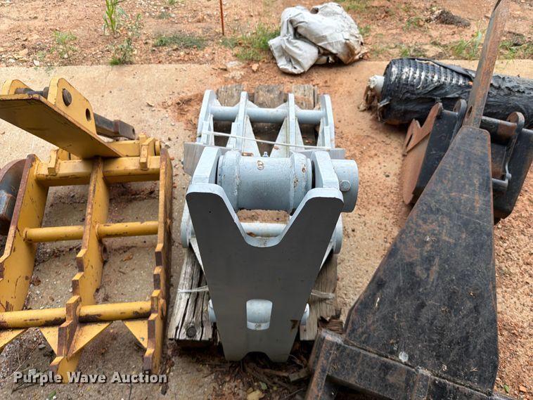 image for item EX2555 Furukawa MT40x55 excavator hydraulic thumb