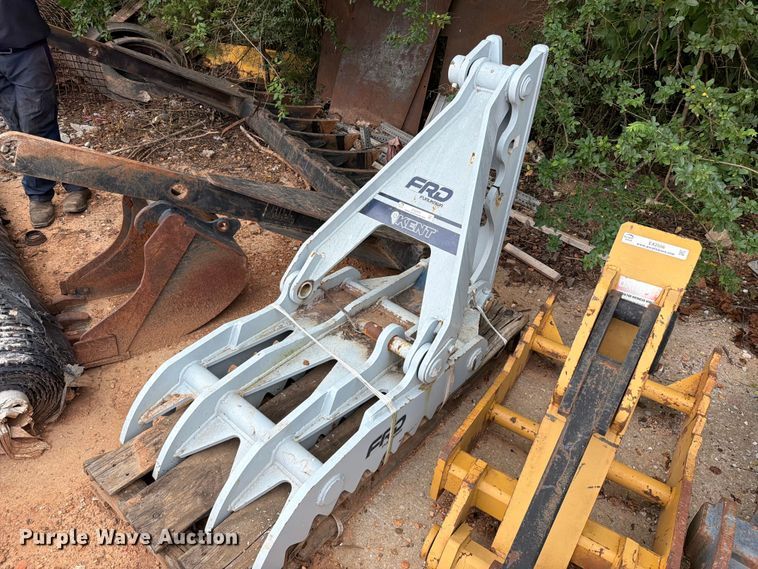 image for item EX2555 Furukawa MT40x55 excavator hydraulic thumb