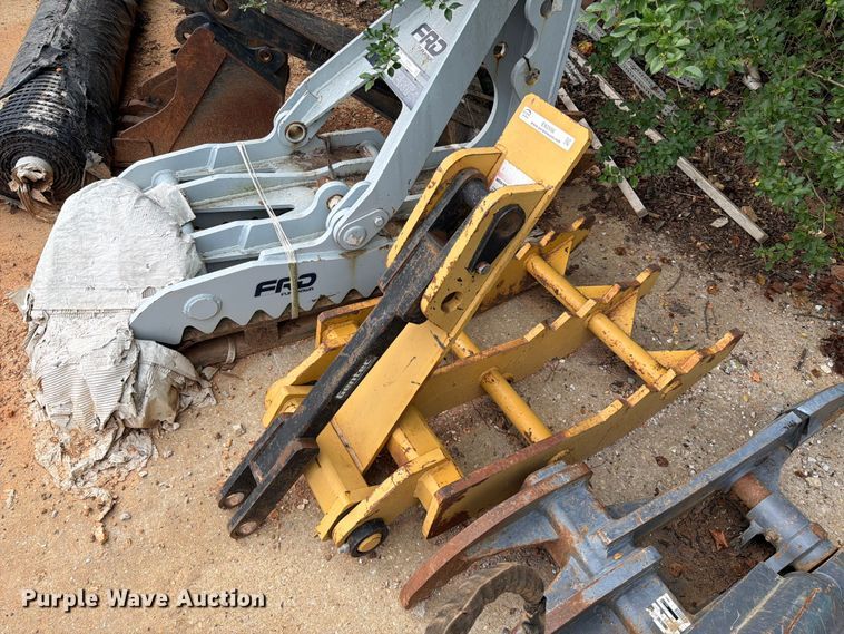 Gentec excavator hydraulic thumb