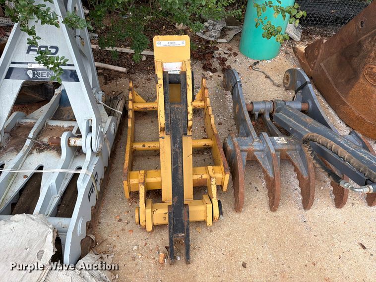 image for item EX2556 Gentec excavator hydraulic thumb