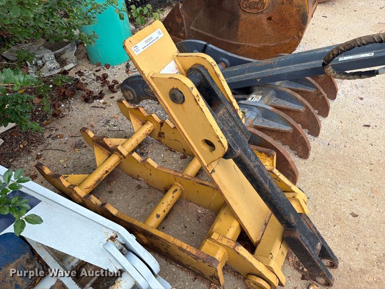 image for item EX2556 Gentec excavator hydraulic thumb