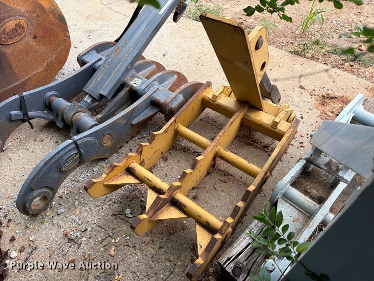 image for item EX2556 Gentec excavator hydraulic thumb