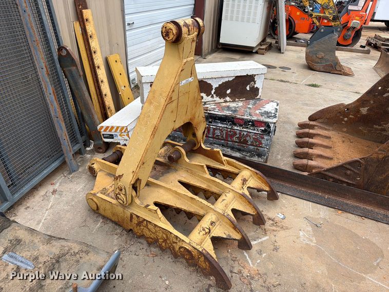 image for item EX2559 excavator hydraulic thumb
