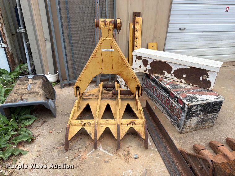 image for item EX2559 excavator hydraulic thumb