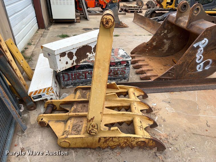 image for item EX2559 excavator hydraulic thumb