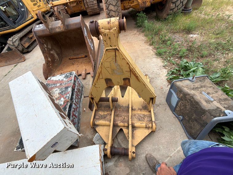 image for item EX2559 excavator hydraulic thumb