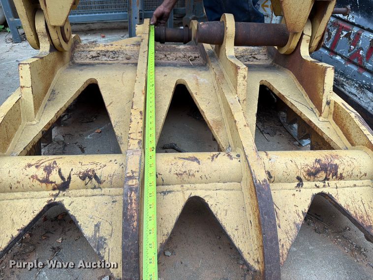 image for item EX2559 excavator hydraulic thumb