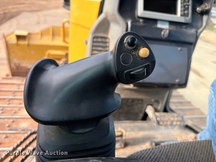 image for item EX2562 2019 Caterpillar D6K2 LGP dozer