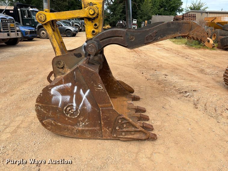 image for item EX2568 2019 Komatsu PC210LC-11 excavator