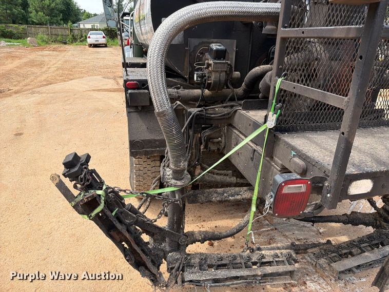 image for item EX2569 1994 International 4900 oil distributor truck