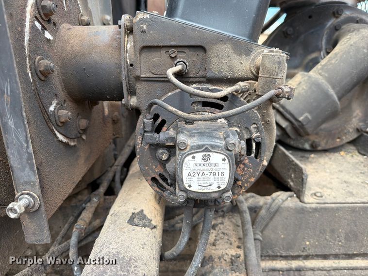 image for item EX2569 1994 International 4900 oil distributor truck