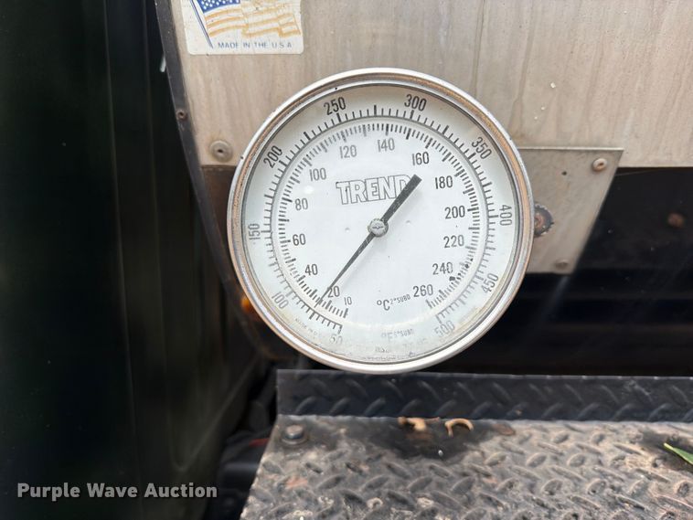 image for item EX2569 1994 International 4900 oil distributor truck