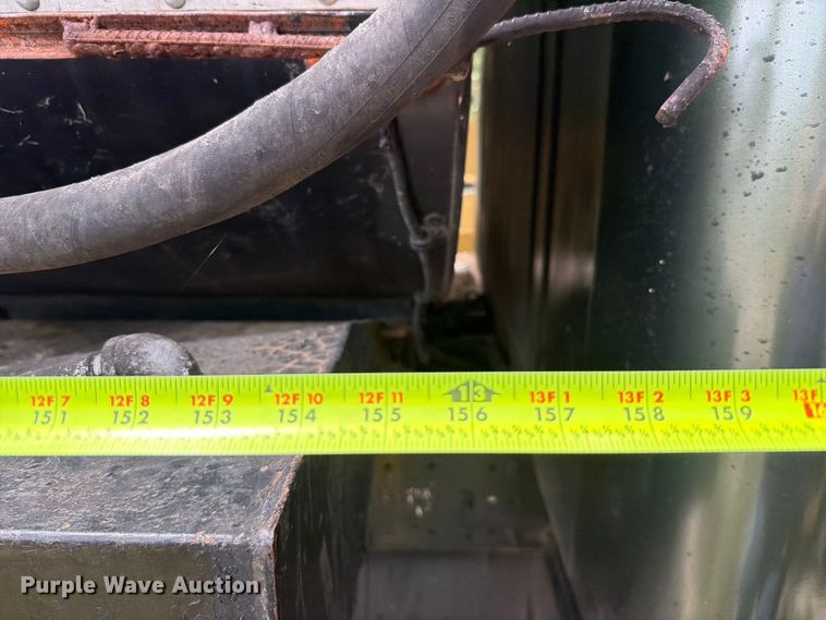 image for item EX2569 1994 International 4900 oil distributor truck