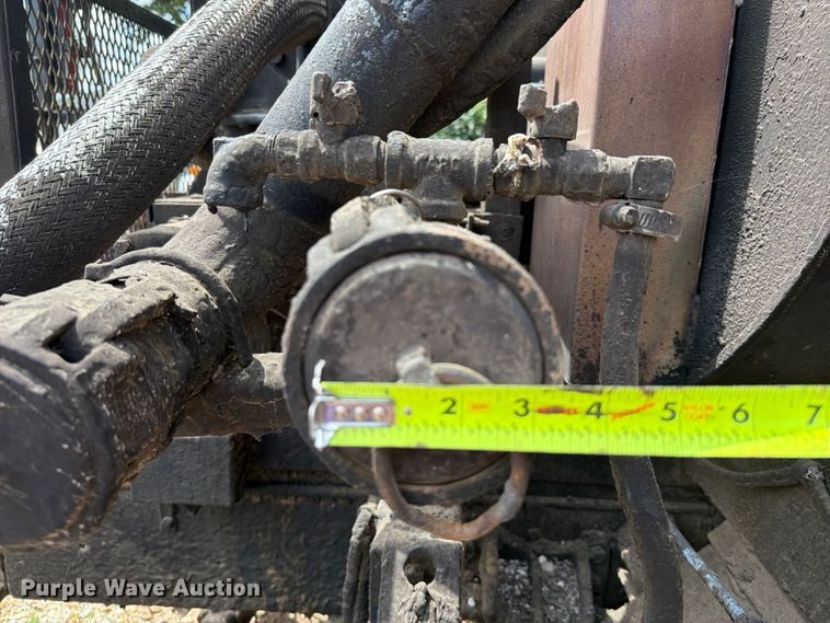 image for item EX2569 1994 International 4900 oil distributor truck