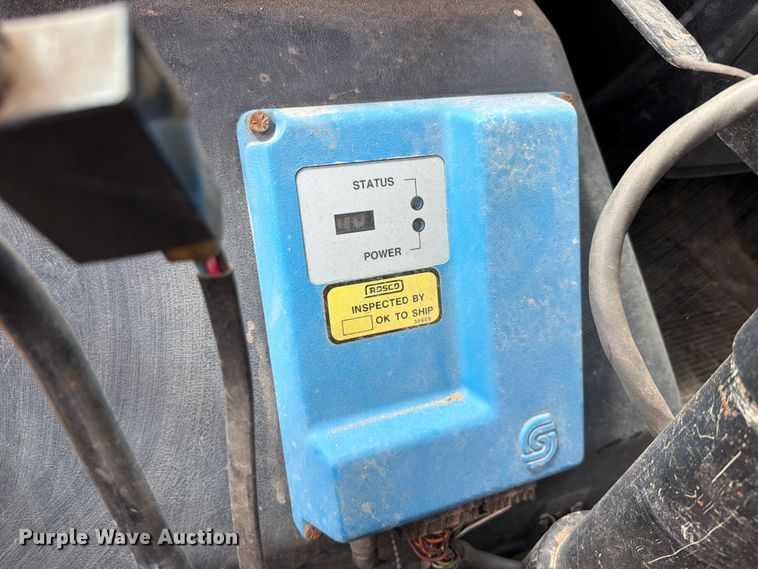 image for item EX2569 1994 International 4900 oil distributor truck