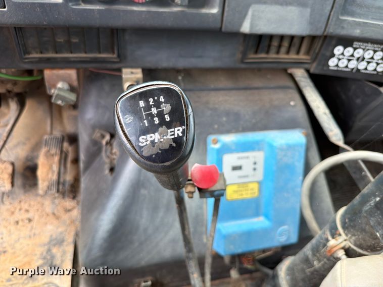 image for item EX2569 1994 International 4900 oil distributor truck