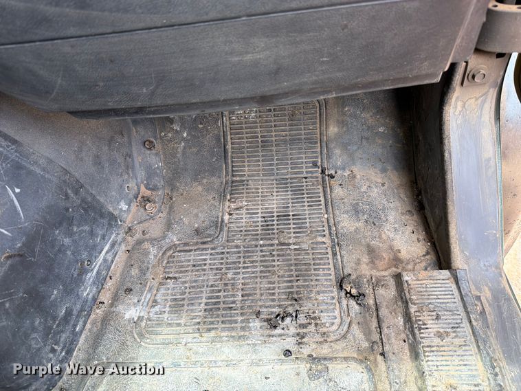 image for item EX2569 1994 International 4900 oil distributor truck