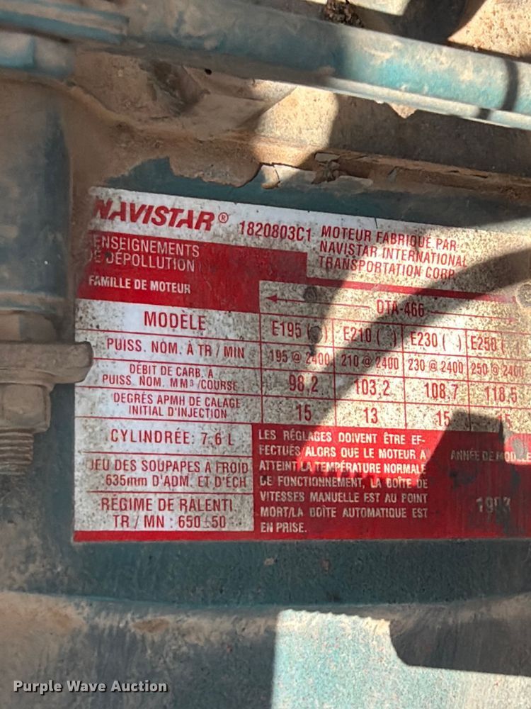 image for item EX2569 1994 International 4900 oil distributor truck