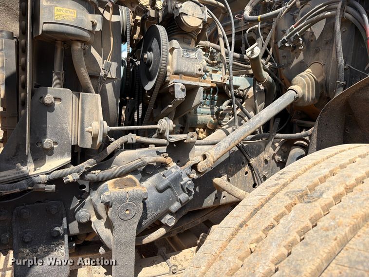 image for item EX2569 1994 International 4900 oil distributor truck