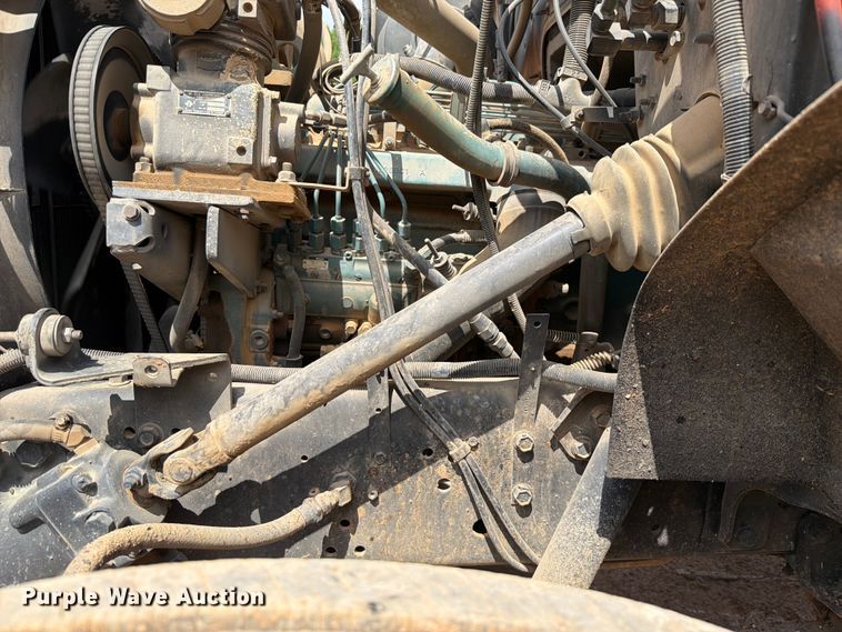 image for item EX2569 1994 International 4900 oil distributor truck