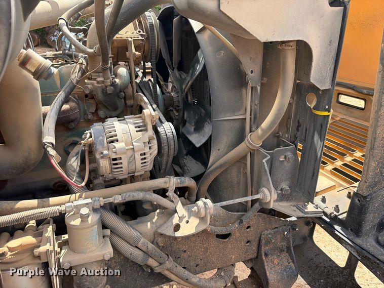 image for item EX2569 1994 International 4900 oil distributor truck