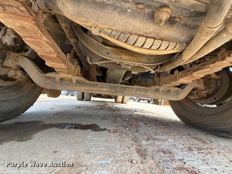 image for item EX2569 1994 International 4900 oil distributor truck
