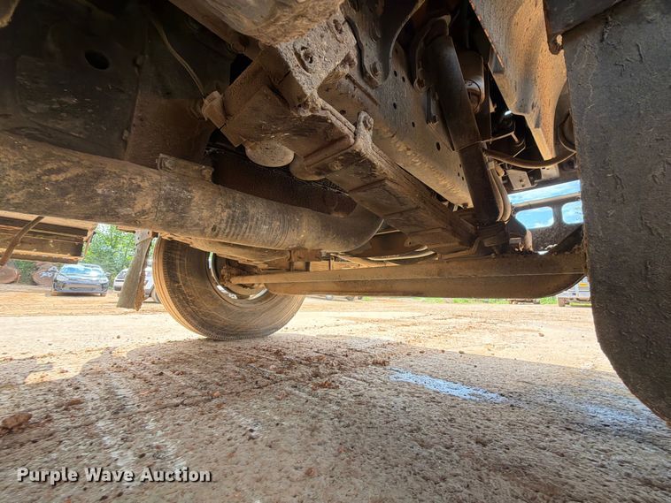 image for item EX2569 1994 International 4900 oil distributor truck