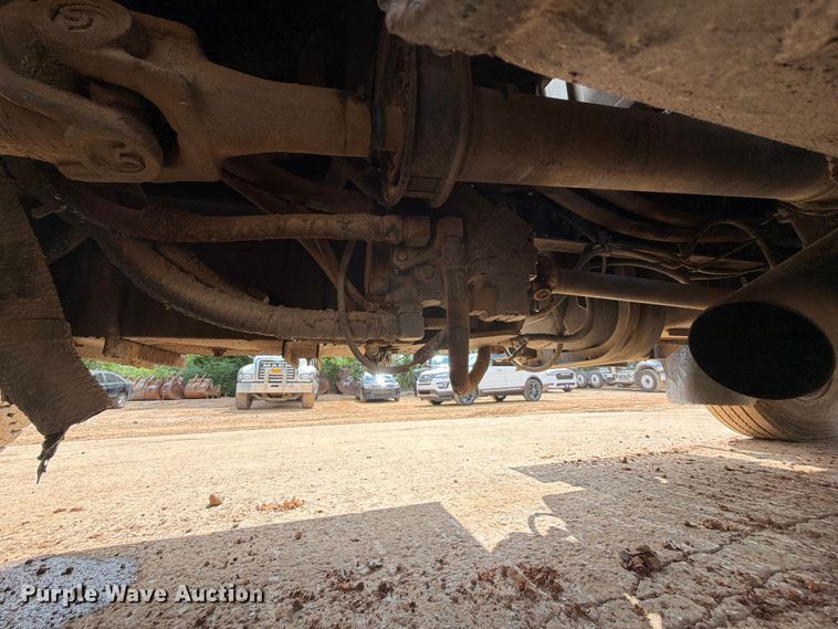 image for item EX2569 1994 International 4900 oil distributor truck