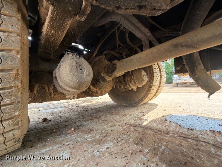 image for item EX2569 1994 International 4900 oil distributor truck
