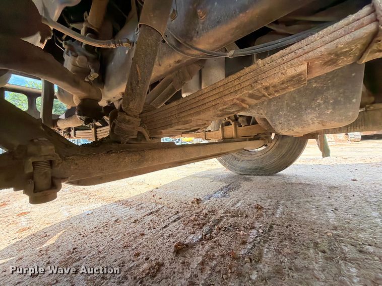 image for item EX2569 1994 International 4900 oil distributor truck