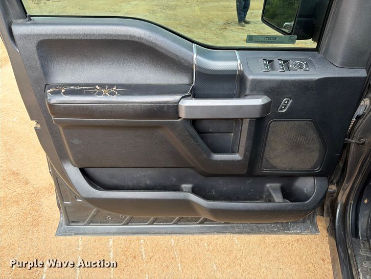 image for item EX2571 2020 Ford F150 Crew Cab pickup truck