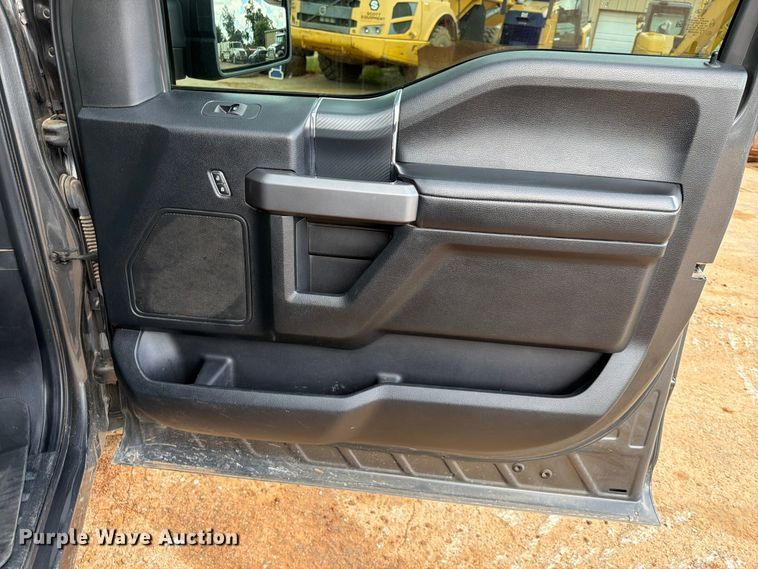 image for item EX2571 2020 Ford F150 Crew Cab pickup truck