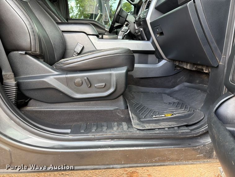 image for item EX2571 2020 Ford F150 Crew Cab pickup truck