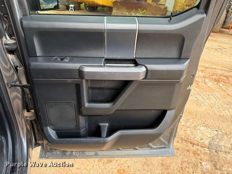 image for item EX2571 2020 Ford F150 Crew Cab pickup truck