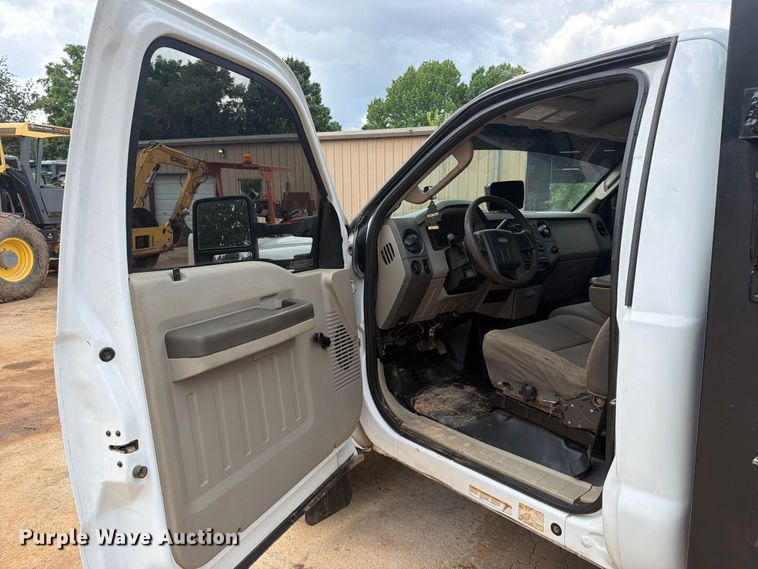 image for item EX2574 2010 Ford F-550 flatbed truck